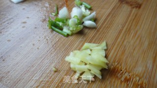 剁椒炒土豆片-------老公的最爱的做法步骤：2