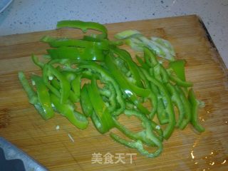 尖椒豆皮的做法步骤：2