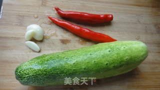 儿时的记忆------辣椒炒黄瓜的做法步骤：1