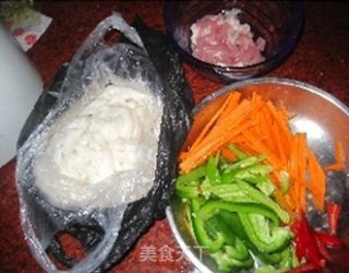 什锦蔬菜炒河粉的做法步骤：1