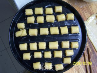微波炉版肉松迷你小面包的做法步骤：4
