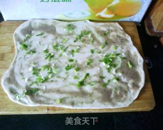 锅烤葱油饼的做法步骤：5