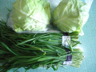猪肉白菜韭菜水饺的做法步骤：1