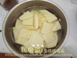 【兔纸私房菜】——躲在家中美美的吃香辣“馋嘴蛙”火锅的做法步骤：5
