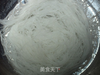 [花样包菜]《包菜炒粉丝》的做法步骤：2