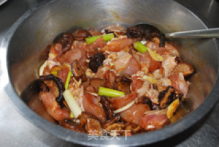 香菇蒸鸡肉的做法步骤：5