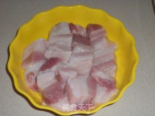 简易版东坡肉的做法步骤：1