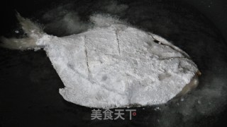 奇异菠萝海鲳鱼的做法步骤：3