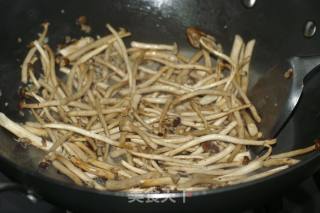 天然营养之小炒茶树菇的做法步骤：3