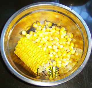 玉米山药饼的做法步骤：1