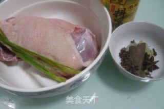 盐水鹅的做法步骤：1