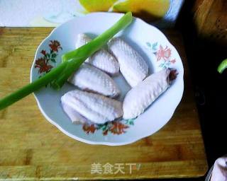 盐煎鸡翅的做法步骤：1
