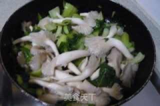 青菜炒菌菇的做法步骤：7