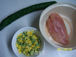 夏日里的清爽菜——五彩鸡丁的做法步骤：1