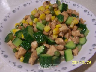 夏日里的清爽菜——五彩鸡丁的做法步骤：3