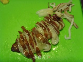 墨魚炒豆芽的做法步骤：2