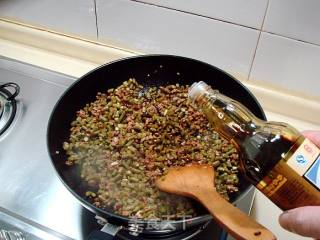 肉末炒酸角的做法步骤：5