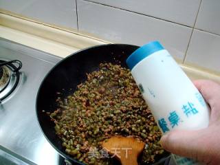肉末炒酸角的做法步骤：6