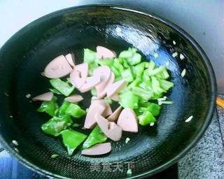 肉肠炒猪耳豆角的做法步骤：7