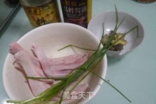 腊味鹅掌的做法步骤：1