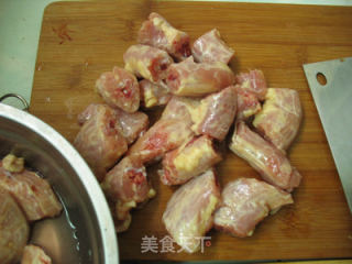 浓郁鲜香一碗汤【南瓜鸡脖】的做法步骤：1