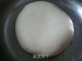 鲜香多汁——虾仁韭菜盒子的做法步骤：2