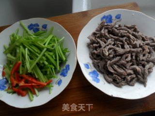 香芹牛肉丝的做法步骤：2