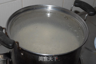 皮蛋瘦肉粥的做法步骤：2