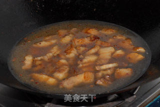 五花肉烧腐竹的做法步骤：5