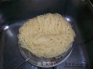 懒人吃法@@美味简单~~奶酪蛤蜊海鲜意大利面的做法步骤：4