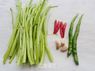 酸辣空心菜梗的做法步骤：1