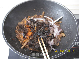 【平淡的幸福】酱香肉丝面的做法步骤：6