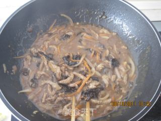 【平淡的幸福】酱香肉丝面的做法步骤：7