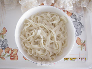 【平淡的幸福】酱香肉丝面的做法步骤：10