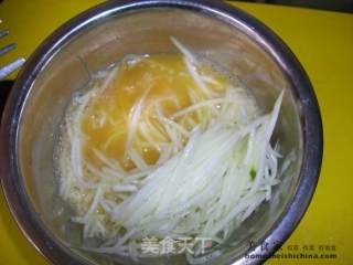 宝宝吃得香@@开胃菜~~黄瓜丝鸡蛋饼的做法步骤：3