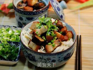 蘑菇焖肉面的做法步骤：12