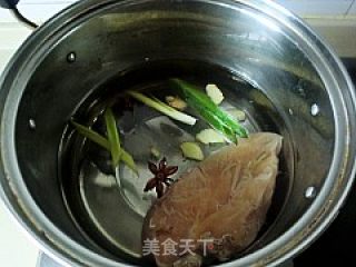 德味通油泼辣子拌鸡丝的做法步骤：2