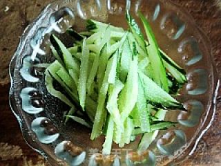 德味通油泼辣子拌鸡丝的做法步骤：3