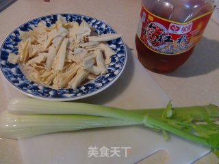 剁椒腐竹的做法步骤：1