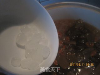 红豆银耳莲子羹的做法步骤：4