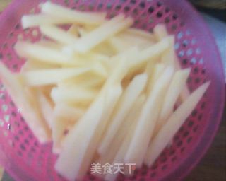家庭简单版——炸薯条的做法步骤：3