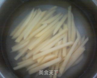 家庭简单版——炸薯条的做法步骤：4