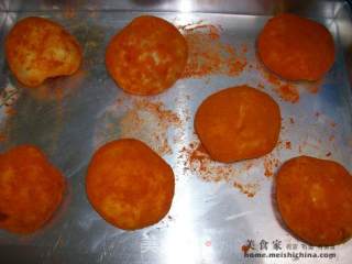 面包物语@@咖喱辣椒粉搭上~~沙丁鱼面包的做法步骤：16
