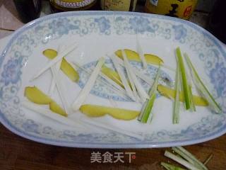 清蒸鳊鱼的做法步骤：2
