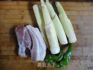 酱香茭白炒肉片的做法步骤：1