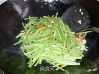 红薯藤炒牛肉的做法步骤：3