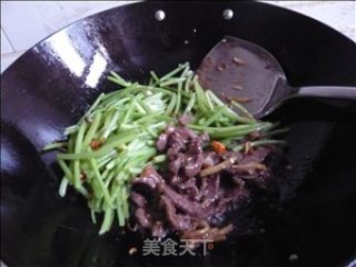 红薯藤炒牛肉的做法步骤：5