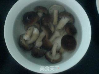 香菇溜鸡片的做法步骤：2