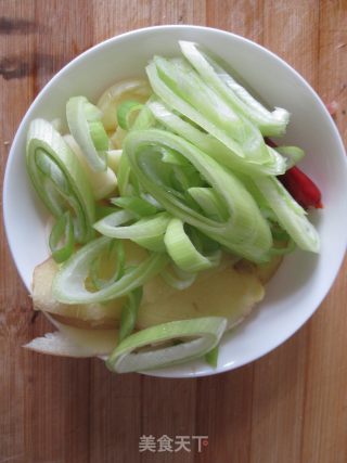 卤肉饭的做法步骤：1