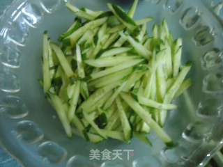 银耳拌黄瓜的做法步骤：2